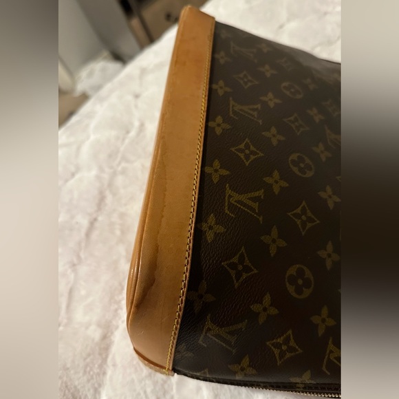 LOUIS VUITTON Monogram Alma Hand Bag.                    (made in France ) - Picture 7 of 16